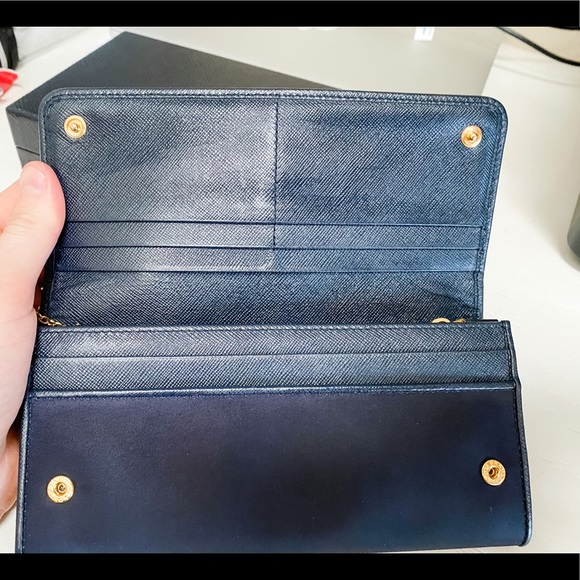 ✨SOLD✨Prada Wallet - Picture 3 of 7